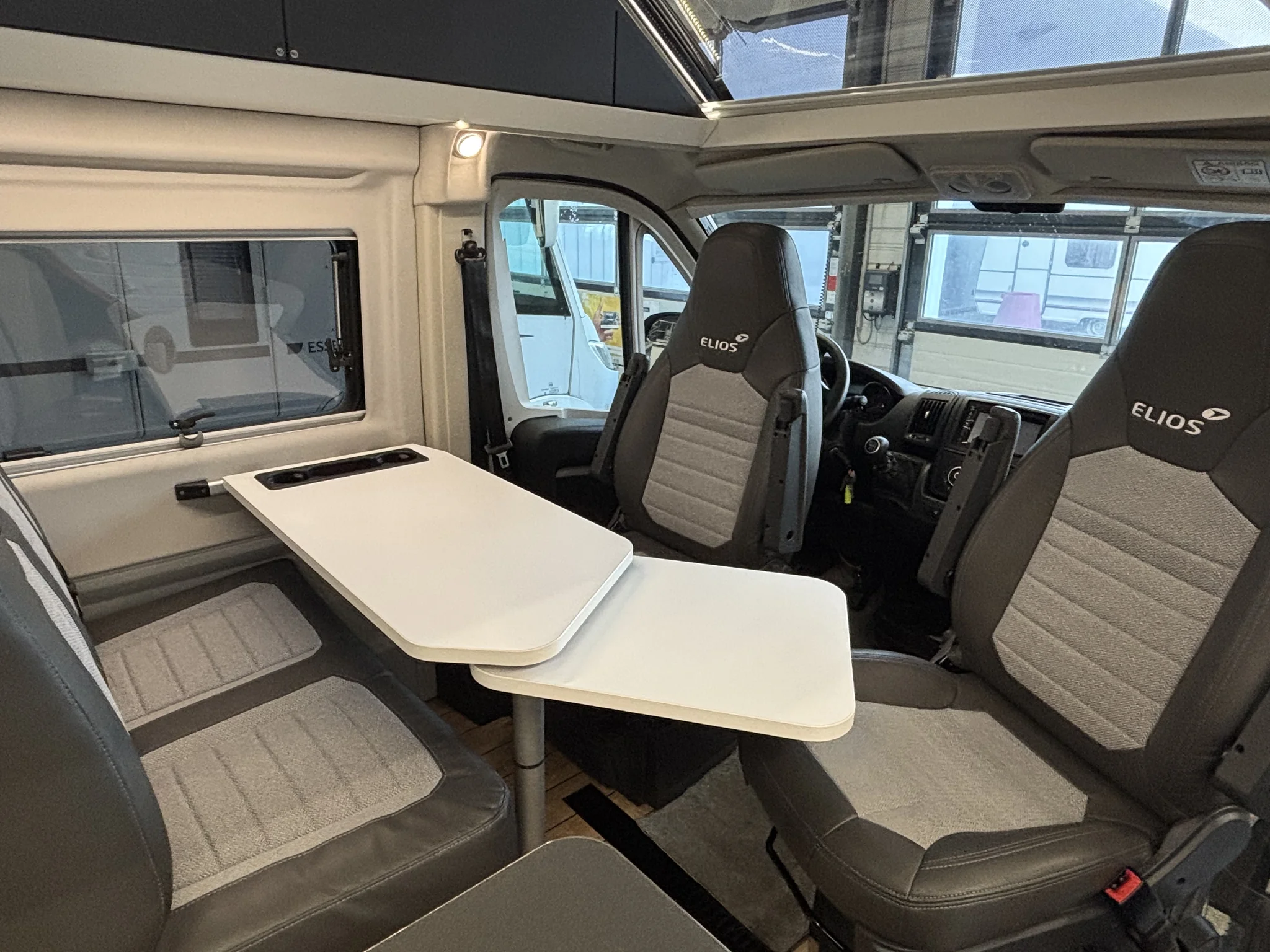 Fourgon Elios 54T Sky-Lift, toit relevable avec installation Lithium et isolation renforcée - 3